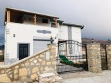 Afyon Bayat İlçesinde 865 m2 Arsa İçinde 367 M2 Satılık Villa